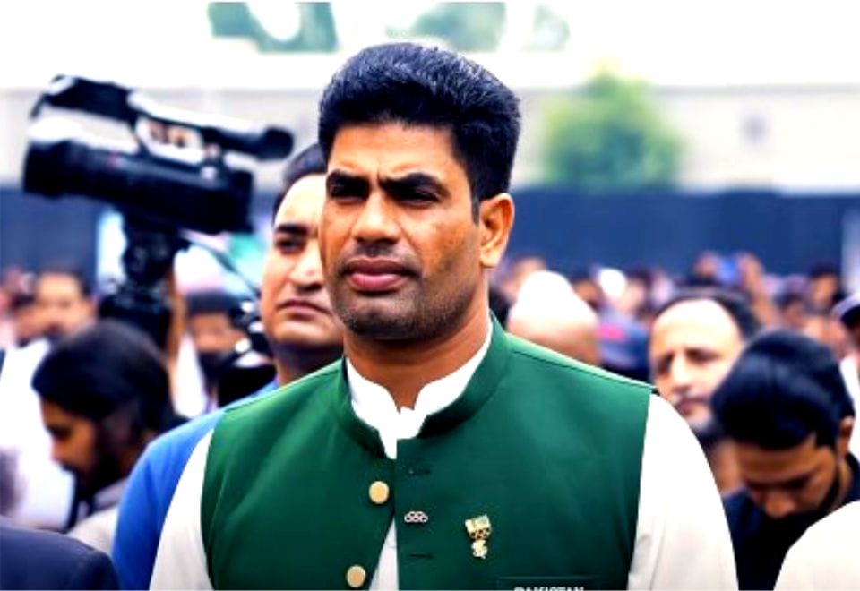 Arshad-Nadeem-Honored-by-Gun-and-Country-Club.