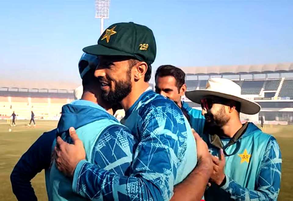 Kashif-Ali-Makes-Test-Debut-as-Pakistans-259th-Player.