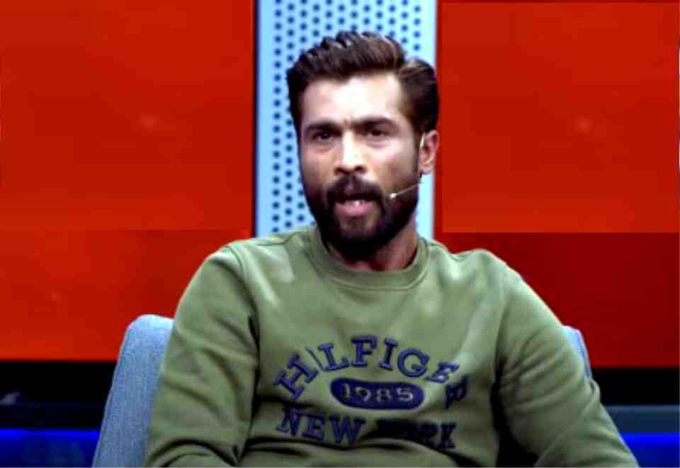 Select-Mohammad-Amir-Points-Out-a-Flaw-in-Shaheen-Afridis-Bowling-Action.