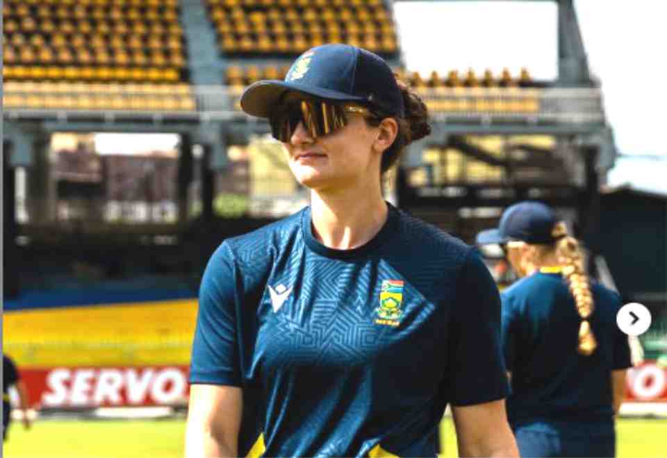 laura,wolvaardt,extends,adelaide