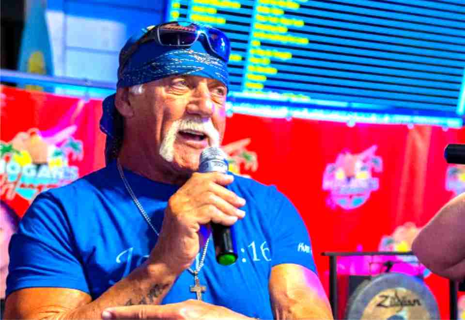 hulk hogan,hospitalized,deathbed rumors,false