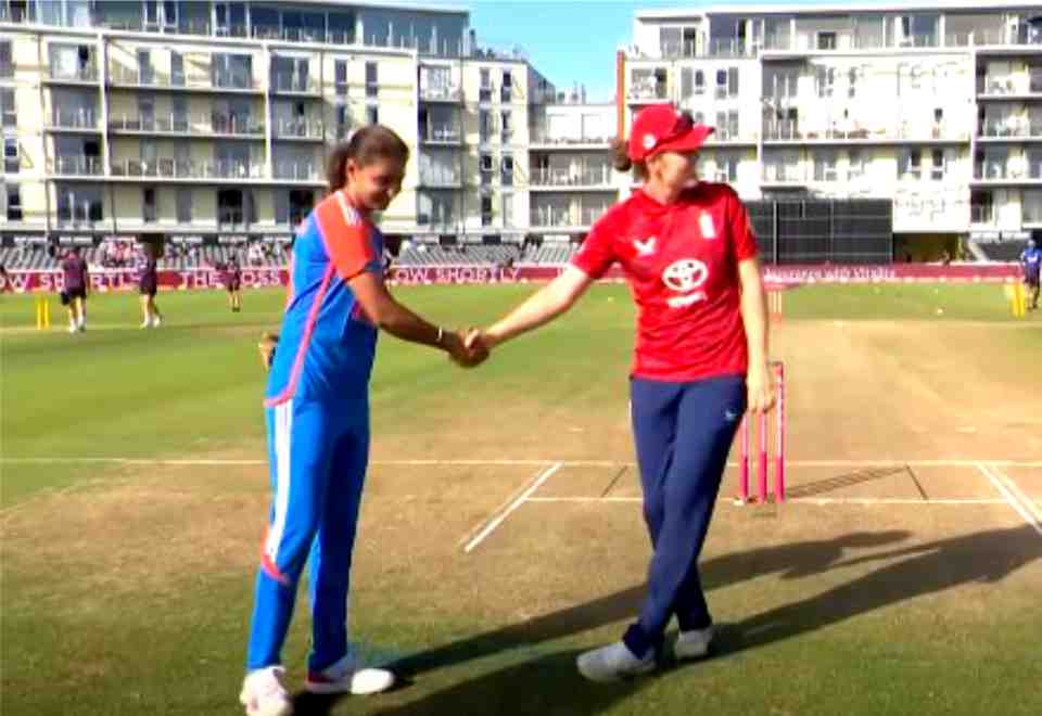 india women,beat,england,lead series