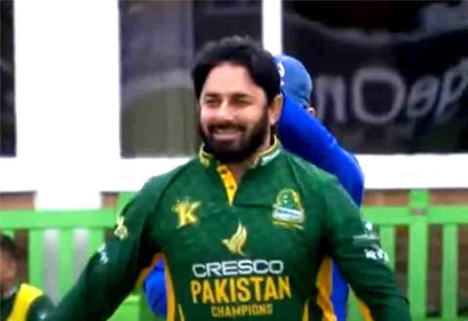 saeed ajmal,takes,6 wickets,pakistan crush australia