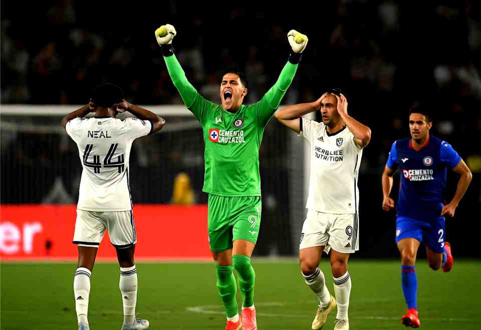 Cruz-Azul-Stun-Galaxy-in-Penalty-Shootout.