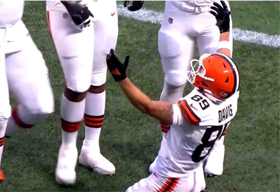 shedeur sanders,leads,browns,crush panthers,30,10