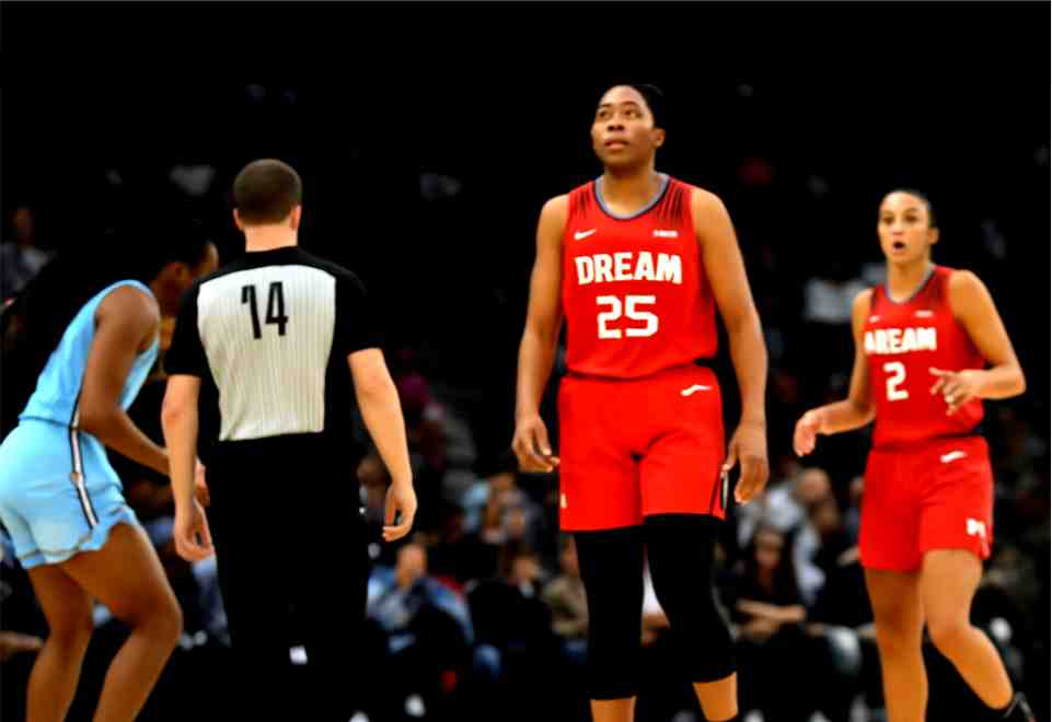 wnba,faces,new crisis,dream vs sky,incident