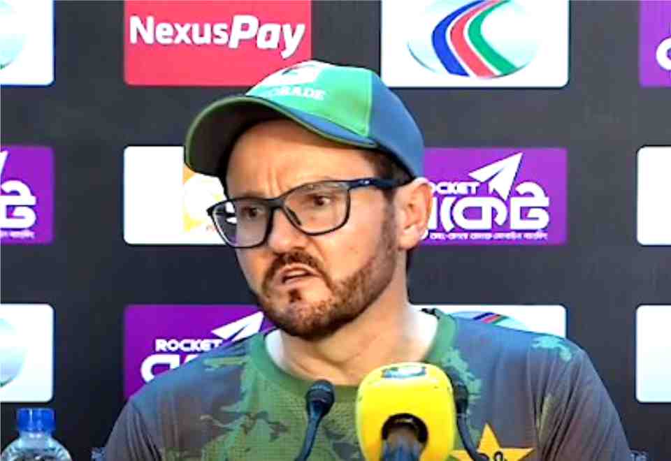 Coach Mike Hesson Urges Babar and Rizwan to Lift Strike Rate